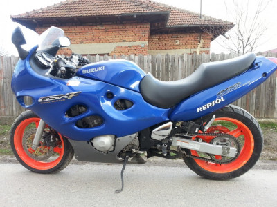 Dezmembrez Suzuki GSXF 600 din 1998 foto