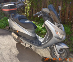 Vind Moped Peugeot Elystar foto