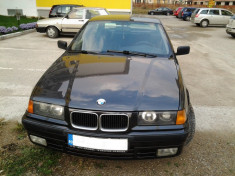 Dezmembrez BMW e36 318i foto