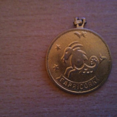 Medalie sau medalion zodiacal cu agatatoare, Capricorn