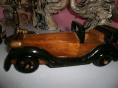 masina din lemn veche foto