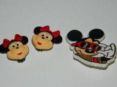 Set 3 produse Disney, Mickey Mouse Minnie, vintage, cercei, brosa, jucarie plus foto