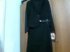 Costum culoarea negru foto