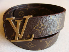 Curea Louis Vuitton marou lucios cu semne LV fata - verso catarama metalica aurie foto