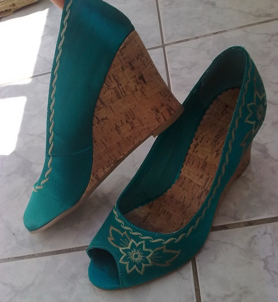 Graceland (Deichmann) nr. 38 - Pantofi verzi desfacuti in fata, cu talpa  ortopedica (platforme / sandale inchise din satin verde) | arhiva Okazii.ro