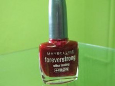 Oja Maybelline Forever Strong Ultra Lasting + Iron - Volcanic Red foto