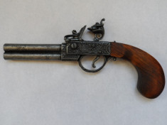 Pistol cu cremene, panoplie, cu teava dubla, model 1750 foto