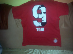 TRICOU ORIGINAL CU LUCA TONI BAYERN MUNCHEN MARIMEA S CULOAREA ROSU foto