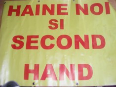 RECLAMA,,HAINE NOI SI SECOND HAND,,Fata-Verso,BANNER POLIPLAN pe baza de PVC,fond GALBEN NEON ,inscris ROSU foto