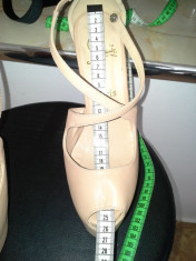 Pantofi Christian Louboutin . Pantofi Dama . Incaltaminte Dama foto