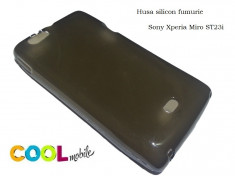 TRANSPORT GRATUIT!!! - SET - Husa silicon fumurie - Sony Ericsson Xperia Miro ST23i + FOLIE PROTECTIE + Laveta microfibre foto