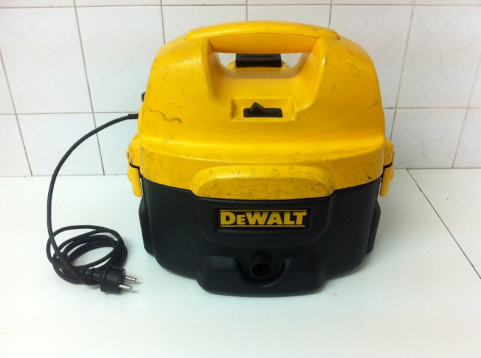 Aspirator DeWalt DC500 cu acumulatori si cu fir