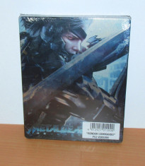 Steelbook Metal Gear Rising Revengeance + card DLC Green Armor PS3 , de colectie foto