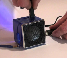 Mini boxa portabila cu display cu RADIO slot USB si micro SD albastra foto