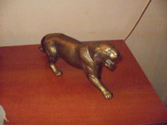 leoaica din bronz masiv foto