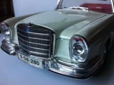 macheta mercedes 280 SE 1/18 foto