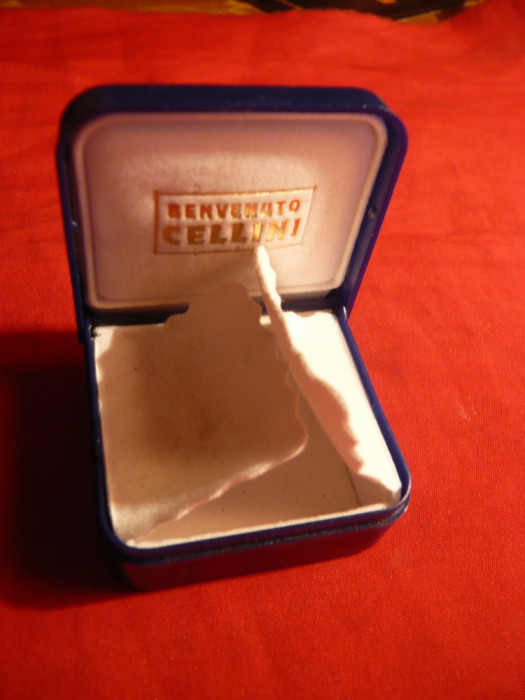 Cutiuta de bijuterie firma Benvenuto Cellini Dim. interioare : 3,8 x 3,3 cm