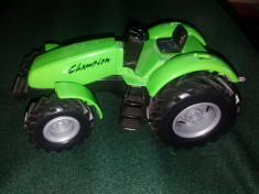 Macheta tractor Welly, Farm Champ( CU MOTORAS MECANIC, 15cmx 8cmx 7cm) foto