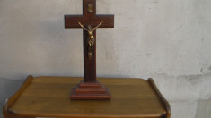 Crucifix din lemn si bronz foto