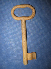 Cheie metalica veche pentru usa de poarta nr7. foto