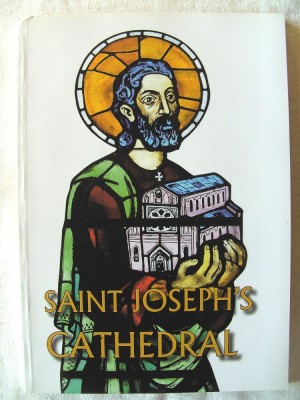 SAINT JOSEPH&amp;#039;S CATHEDRAL - A PHOTOGRAPHIC ALBUM, Coord. Victor Bortas, 2010 foto