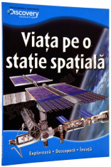 Viata pe o statie spatiala foto