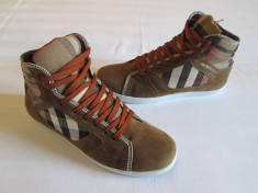 Oferta BURBERRY - Ghete Adidasi inalti Bocanci Burberry London 1856 panza maro classic Colectia Noua Iarna 2014 foto