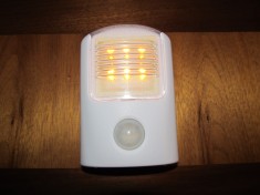 Lampa de siguran?a (Security light) cu detector de mi?care ?i led-uri foto