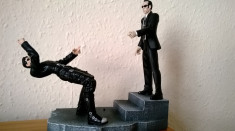 Nou! Acum la 100 lei! Matrix ! Neo vs Agent Smith , diorama movie ce contine 2 figurine articulate originale Warner Bros din 1999 foto