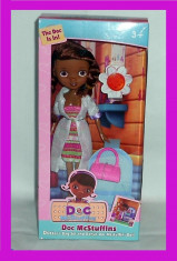 PAPUSA DOCTORITA PLUSICA / DOC MCSTUFFINS 23 CM foto