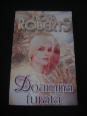 NORA ROBERTS - DOAMNA FURATA foto