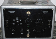Generator semnal radio - TV cu tuburi electronice / lampi / GRUNDIG 372 an 1955 in stare de functionare. Aparat de masura antic / vintage / colectie foto