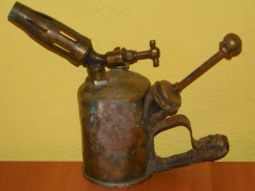 AuX: Deosebita lampa veche pe benzina, unul dintre primele modele de arzator, este realizat manual integral din alama masiva cu patina, anii 1900! foto