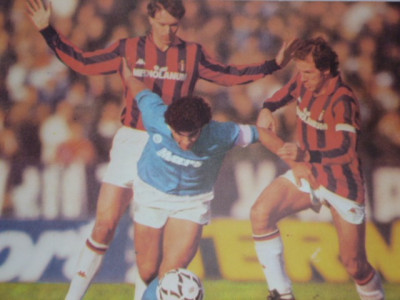 Foto jucatorii de fotbal MARADONA(NAPOLI), VAN BASTEN si BARESI(AC MILAN) foto