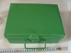 Cutie metalica, se poate incuia cu lacat, pentru pastrat si transport in siguranta arma, pistol, munitie (C19 foto