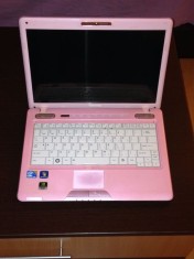 Notebook Toshiba ROZ U500-1G1 . Laptop Pink . Laptop Roz foto