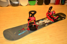 Burton Mr. NiceGuy Restricted ICS 157w 2013 + Burton Custom EST Red/Turquoise/White foto