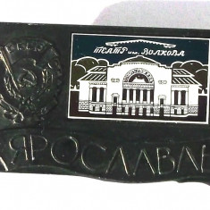 INSIGNA RUSIA URSS YAROSLAVL Teatrul Volcov - dimensiune 22 x 33 mm **