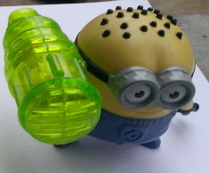 Extra Kinder - McDonalds Minion &amp;quot;Jerry Baz-Fluier&amp;quot; din colectia de minioni Despicable Me 2 - Sunt Un Mic Ticalos 2 Happy Meal 2013 foto