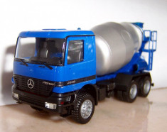 Herpa Mercedes ACTROS 2640 betoniera albastra 1:87 foto