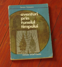 carte - Aventuri prin tunelul timpului - Simion Saveanu - 1977 - 182 pagini foto