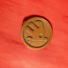 Insigna- insemn- SKODA -interbelica , bronz ,d= 2,6 cm