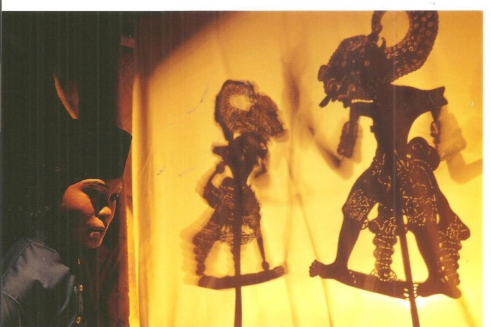 CPI (B3730) SINGAPORE, WAYANG KULLIT (SPECTACOL DE UMBRE) , EDITURA LONELY PLANET PUBLICATIONS, DIM: 17X11 cm, FOTO: GLENN BEANLAND