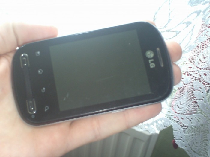 Vand telefon Lg p-350 optimus ME ... pret negociabil ! foto mare Vand telefon Lg p-350 optimus ME ... pret negociabil ! foto mare