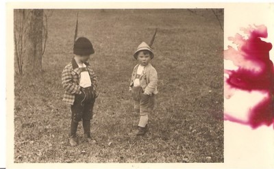 CPI (B1748) DOI BAIETI STRENGARI, NECIRCULATA, PROBABIL ANTEBELICA foto