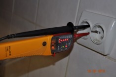 tester Fluke T140 second hand - foarte ingrijit foto