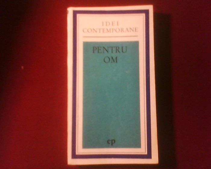 Mikel Dufrenne Pentru om. Eseu