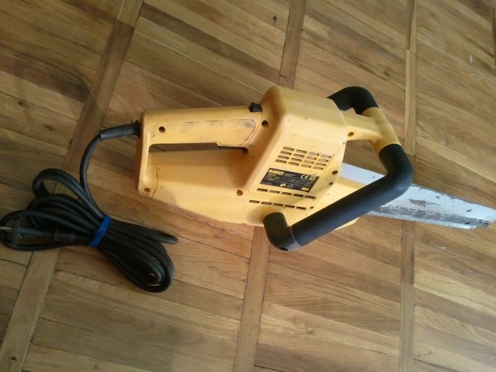 Vand fierestrau-aligator DEWALT. foto mare Vand fierestrau-aligator DEWALT. foto mare