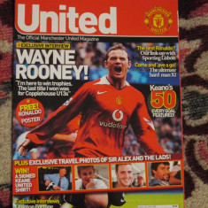 MANCHESTER UNITED - revista oficiala a clubului, 98 pagini (cu ROONEY si DAVID BECKHAM) - Iunie 2005, format mare, color in intregime - IMPECABILA!!!)