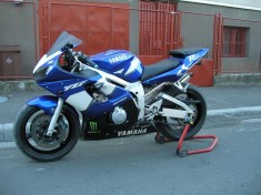 Vand / dezmembrez 2 motoare complete Yamaha YZF R6 99-01 foto